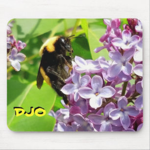 Hummeln auf Lilac blühen Ihre Initialen Mousepad