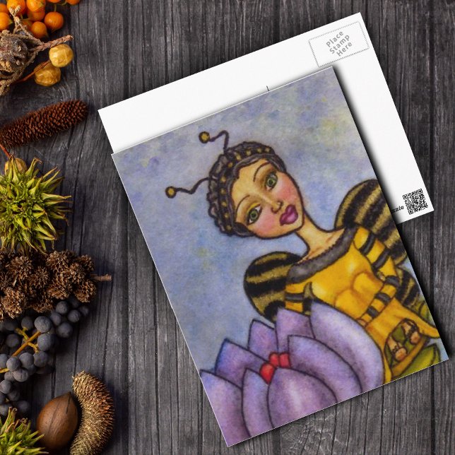 Hummelzucht auf Blume Postkarte (Pretty Bumble Bee Fairy sitting on purple flower on blue yellow postcard.)