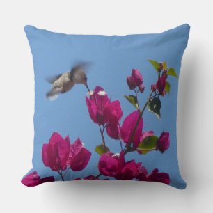 Hummingbird auf Bougainvillea Throw Pillow Kissen