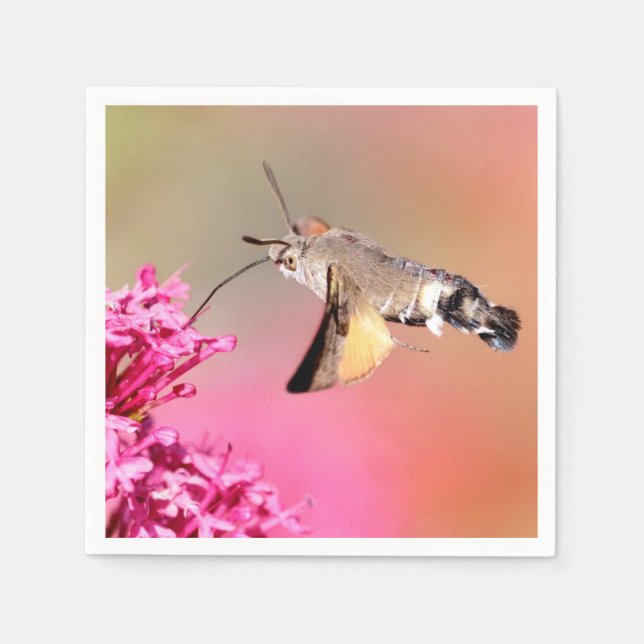 Hummingbird Hawk-Moth-Schmetterling im Flug Serviette (Vorderseite)