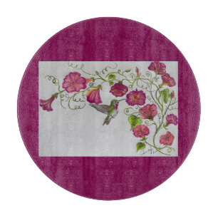 Hummingbird im rosa Schneidebrett