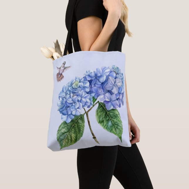 Hummingvogel und Hydrangea (Von Nahem)
