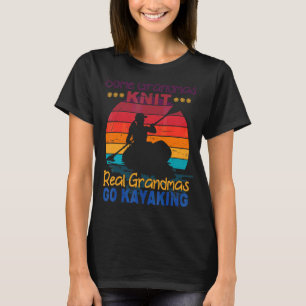 Humor Einige Grandmas Strick Grandmas Go Kayak T-Shirt