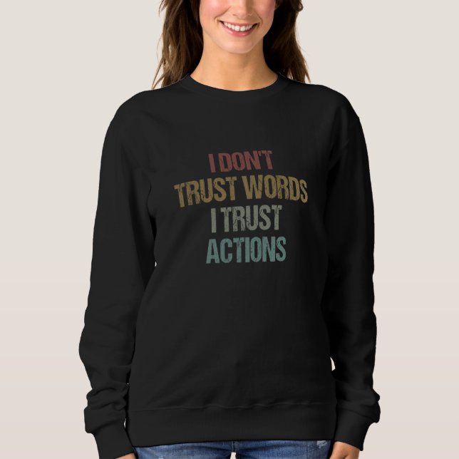 Humor I Don't Trust Words I Trust Actions Sarcasti Sweatshirt (Vorderseite)