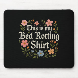 Humorvolle Graphic Novelty zum Thema Bettfaulenzen Mousepad
