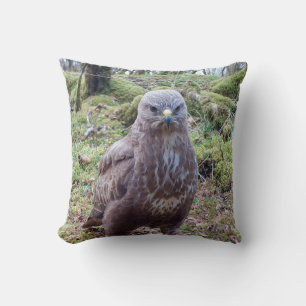 Humorvoller Bussard mit Haltung Portrait eines wüt Kissen