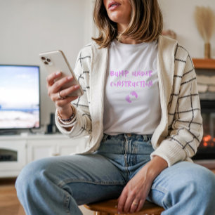 Humorvoller Schwangerschaftsfingerabdruck rosa T-Shirt