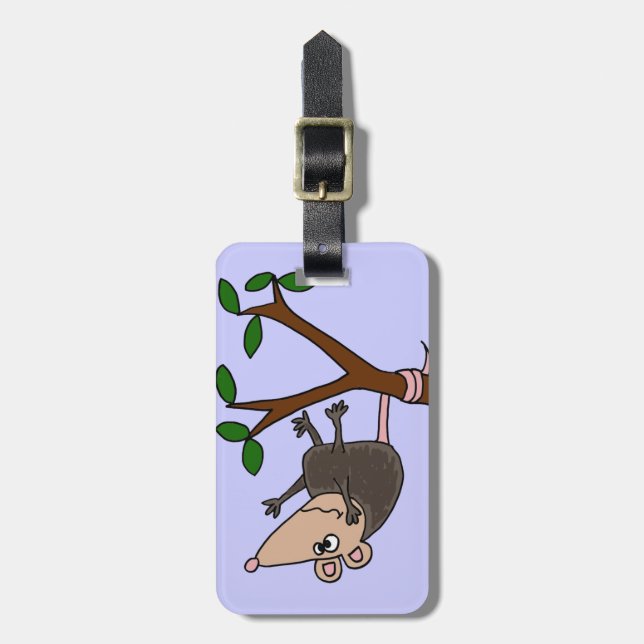 Humorvolles Opossum, das vom Baum baumelt Gepäckanhänger (Vorderseite vertikal)