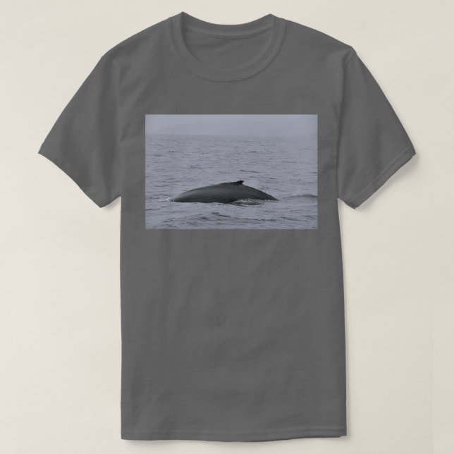 Humpback kommt aus dem Wasser T-Shirt (Design vorne)