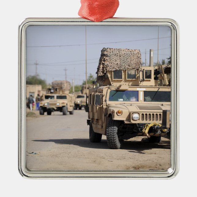 Humvees Verhaltenssicherheit während einer Patroui Silbernes Ornament (Vorne)