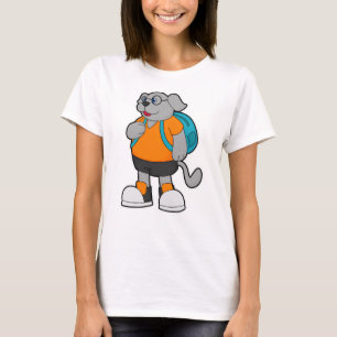 Hund als Hiker mit Rucksack T-Shirt