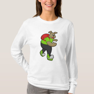 Hund als Skater mit Inline-Skaten und Rucksack T-Shirt