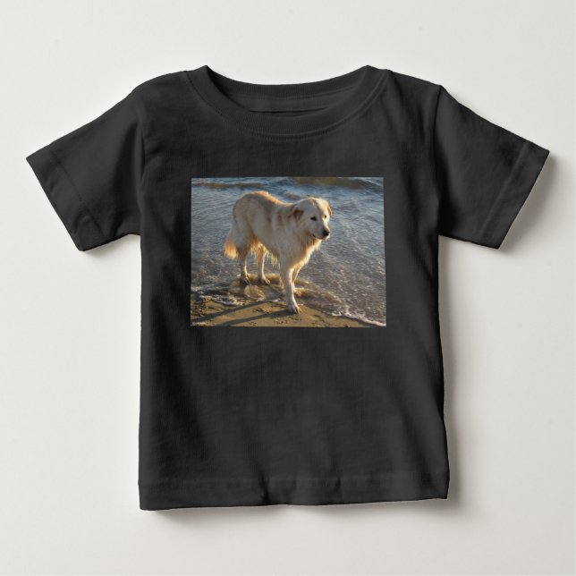 Hund am Strand Baby T-shirt (Vorderseite)