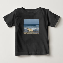 Hund am Strand Baby T-shirt