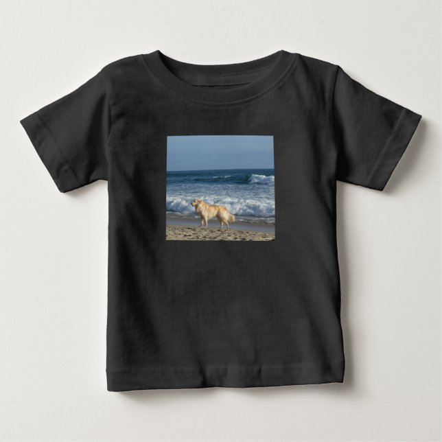 Hund am Strand Baby T-shirt (Vorderseite)