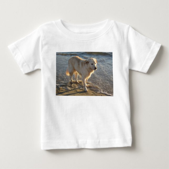 Hund am Strand Baby T-shirt (Vorderseite)