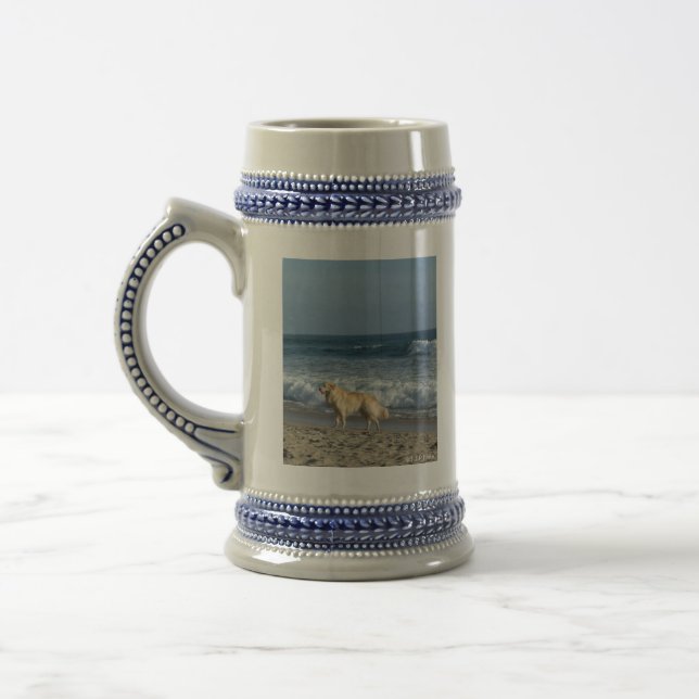 Hund am Strand  Bierglas (Links)
