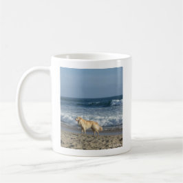 Hund am Strand Kaffeetasse