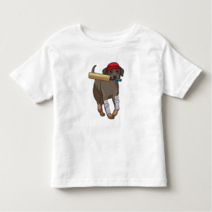 Hund auf Cricket mit Cricket-Fledermaus Kleinkind T-shirt