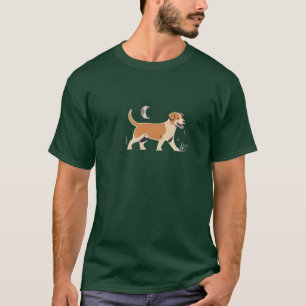 Hund auf einem nächtlichen Spaziergang T-Shirt