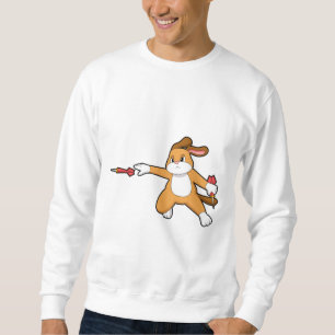 Hund bei Darts mit Dart.PNG Sweatshirt