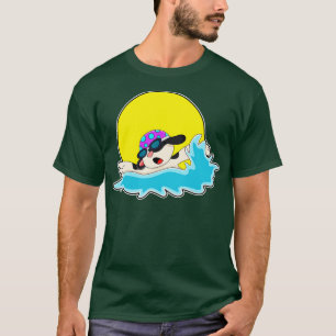 Hund beim Schwimmen mit Schwimmbrille T-Shirt