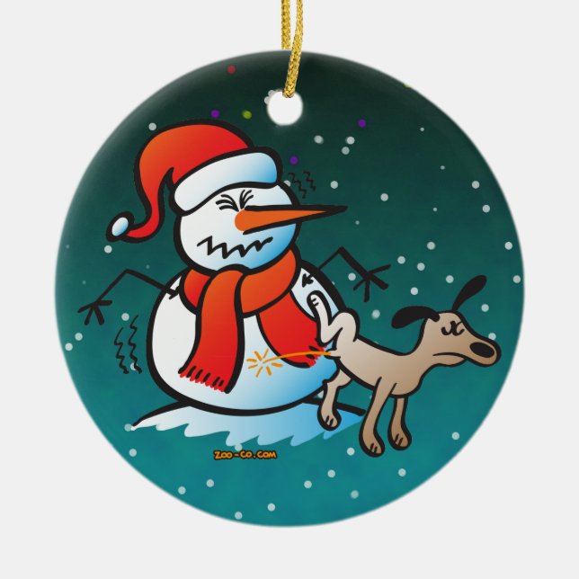 Hund, der auf einem Schneemann pinkelt! Keramik Ornament (Vorne)