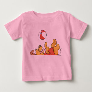 Hund, der mit Ball-T-Shirts und Geschenken spielt Baby T-shirt