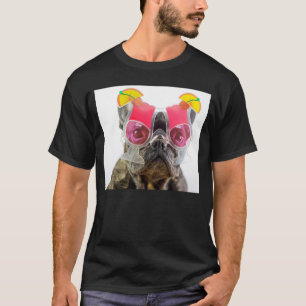 Hund Getty Bild-  mit Cocktail-Gläsern T-Shirt