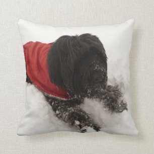 Hund im Schnee Kissen