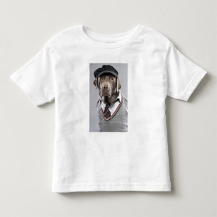 Hund in der Strickjacke und in der Kappe Kleinkind T-shirt