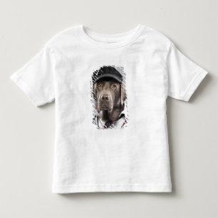 Hund in der Strickjacke und in der Kappe Kleinkind T-shirt