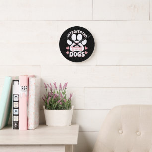 Hund Introvertiert, Aber Bereit Über Hunde Zu Disk Runde Wanduhr