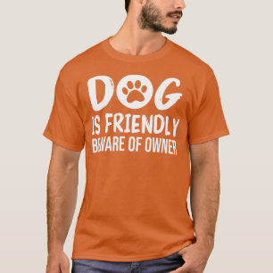 Hund ist freundlich Vorsicht vor dem Besitzer Hund T-Shirt