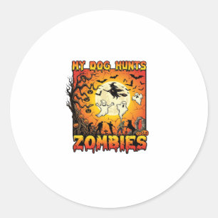 Hund jagt Zombies Halloween Geister Hexe Mond Runder Aufkleber