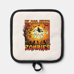 Hund jagt Zombies Halloween Geister Hexe Mond Topflappen