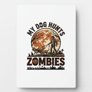 Hund jagt Zombies Vintage Halloween Vektor Design_ Fotoplatte