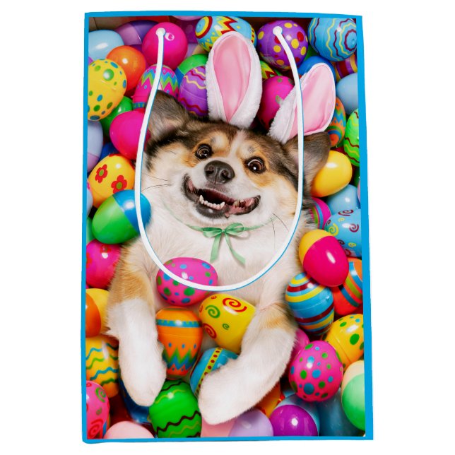 Hund liegt auf Ostereiern Mittlere Geschenktüte (Vorderseite)