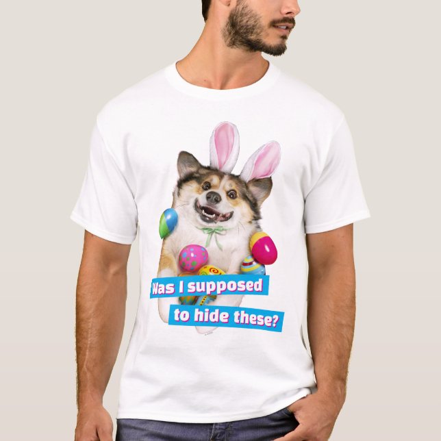 Hund liegt auf Ostereiern T-Shirt (Vorderseite)