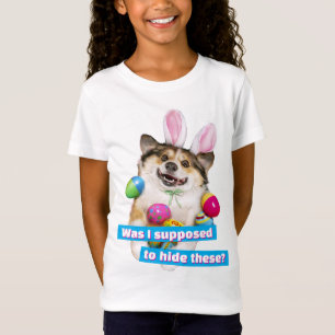 Hund liegt auf Ostereiern T-Shirt