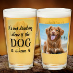 Hund Lover Beer Lover Funny Personalisiertes Haust Glas<br><div class="desc">Es trinkt nicht allein, wenn Hund Zuhause ist! Überraschen Sie Ihren Lieblingshunde und Bierliebhaber mit dieser niedlichen personalisierten Foto BierbierTasse. Personalisieren Sie mit Ihrem Lieblingshund Foto und Namen! Perfektes Hundedamengeschenk für Väter. Großartiges Geschenk vom Hund. COPYRIGHT © 2020 Judy Burrows, Black Dog Art - Alle Rechte vorbehalten. Dog Lover Beer...</div>