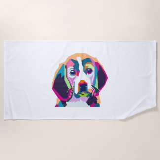 Hund mit bunter strandtuch
