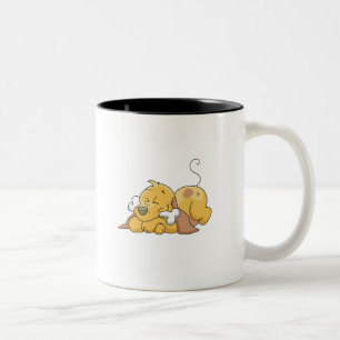 Hund mit Knochentrecken und Geschenken Zweifarbige Tasse