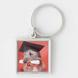 Hund mit Mortarboard und Diplom Schlüsselanhänger
