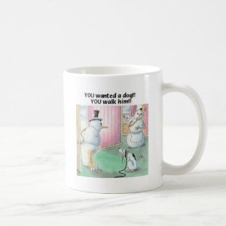 Hund pinkelt auf Schneemann Kaffeetasse