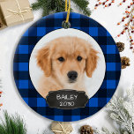 Hund Rustic Christmas Blue Kariert Puppy Pet Foto  Keramik Ornament<br><div class="desc">Dekorieren Sie Ihren Baum oder schicken Sie ein besonderes Geschenk mit diesem super niedlichen personalisierten Haustier Foto Urlaubssornament. Fügen Sie die Fotos Ihres Hundes hinzu und personalisieren Sie mit Namen und Jahr. Die Einrichtung ist zweiseitig, Sie können verschiedene Fotos machen. COPYRIGHT © 2020 Judy Burrows, Black Dog Art - Alle...</div>