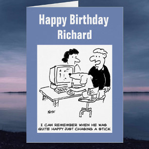 Hund spielt an einem Computer