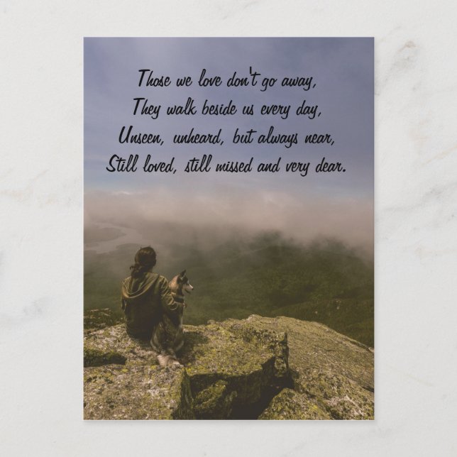 Hund und Frau auf einem Rocky Bluff Postkarte (Vorderseite)