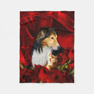 Hund und Kitten in Rote Rosen eingebettet Fleecedecke