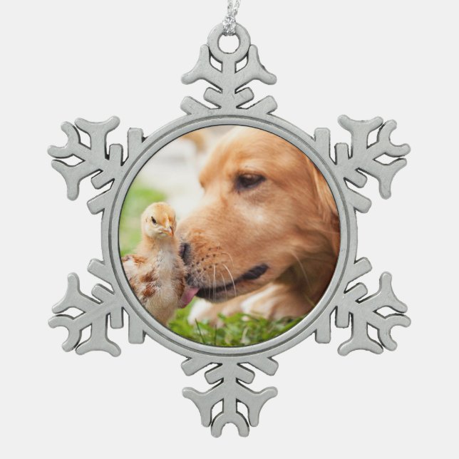 Hund und Küken Schneeflocken Zinn-Ornament (Vorderseite)